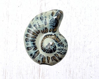 4 porcelain spiral sea shell beads, large 38.5x31mm glazed ceramic w/ 3mm hole, marine life beads for crafts (C0121)