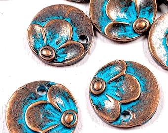 20 antique copper round charms with flower, 14.5mm floral pattern alloy disc charms with blue patina for jewelry making, boho charms (L0308)