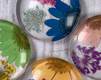 Pressed dried flower glass cabochons for jewelry, assorted 30mm flat back cabochon for pendants, floral glass accents for DIY gifts, 5 pc
