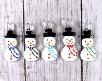 Glass snowman pendant for necklaces, 2 pc, 62x24x10mm, lampwork glass snowman ornaments, glass charms for wintertime crafts (A0029)