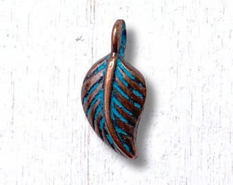 100 antique copper leaf charms, 14.5x6.5 mm small leaf alloy charms with blue patina for nature inspired crafts (G0218)