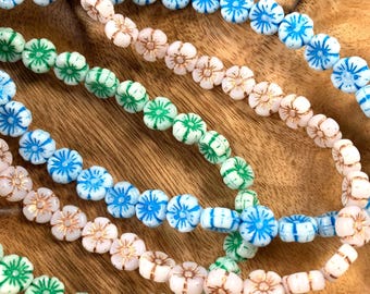 10 pcs Hawaii flower glass beads, 10mm Czech glass white flower beads, boho floral beads for jewelry, hibiscus flower beads (A0054)