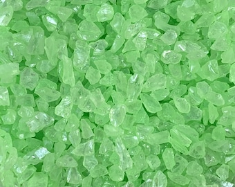 Crushed glass for crafts, green irregular broken glass for resin projects, 3-6 mm glittery glass frit for Turkish lamps mosaic projects 4 oz