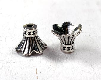 20 pcs antique silver flower bead caps, scalloped edge bead toppers for jewelry, Tibetan-style floral bead embellishments, 9x12mm, 2mm hole