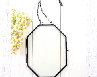 Black octagonal floating frame, 7.3" x 5.4" octagon hanging frame with detachable chain for pressed flower art, photos, memorabilia (S)