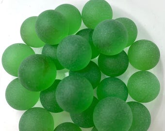 Green sea glass style marbles for crafting, 25 pcs, +/-15mm tumbled glass vase filler beads, for coastal decor, games (I0257)
