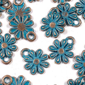 100 antique copper flower charms, 14x11mm small flower shaped alloy charms with blue patina for jewelry making, rustic boho earring charms