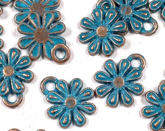 100 antique copper flower charms, 14x11mm small flower shaped alloy charms with blue patina for jewelry making, rustic boho earring charms