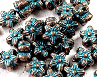 100 antique copper flower beads, tiny 6.5 mm floral alloy spacer beads with blue patina for rustic boho jewelry making, 5 petals (L0308)