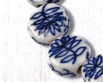 Blue and white porcelain flower beads, 32 pcs, 12.5mm flat round coin beads with folk art flower design, hand painted (C0125)