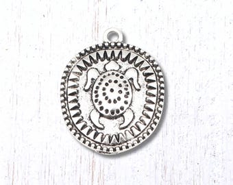 10 sea turtle charms with sunburst border, 27.5x21.5 mm antique silver charms for keychains and jewelry (G0224)