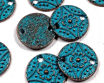 20 patina copper round connector charms with flower design, 11mm 2-hole floral pattern alloy disc charms with blue patina (L0308)