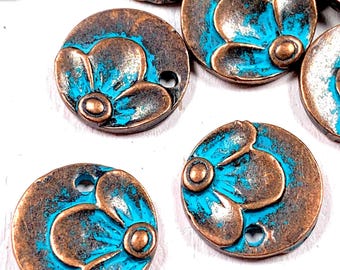 20 antique copper round charms with flower, 14.5mm floral pattern alloy disc charms with blue patina for jewelry making, boho charms (L0308)