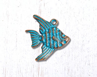 20 antique copper tropical fish charms, 21x19 mm fish alloy charms with blue patina for coastal beachy jewelry making (G0219)