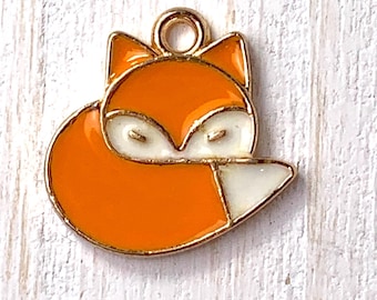Sleeping fox charm, 10 pcs, 17.5x17.5mm orange enamel charm with golden finish, woodland animal themed pendants for autumn crafts (L0320)