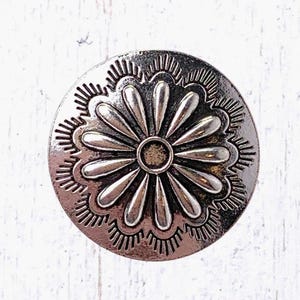 Metal flower concho buttons, 5 pcs, 28.5mm antique silver round with flower, shank button for leather jewelry, sewing (M0324/1)