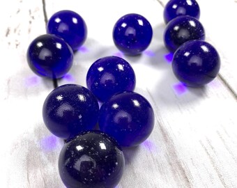 Blue 25 mm marbles, 10 pcs, 1 inch transparent undrilled glass beads with visible blemishes, glass stones for games, jewelry making