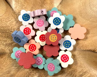 Painted wooden flower beads, 18mm w/ 2.5mm hole, daisy shaped 5 petal cartoon style beads for DIY garlands, macrame and other crafts, 20 pc