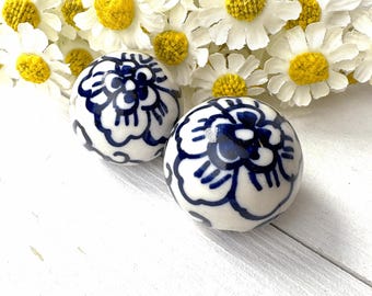 2 jumbo blue and white porcelain floral beads, 26.5mm w/ 3mm hole, hand-painted chinoiserie-style ceramic beads (C0121)