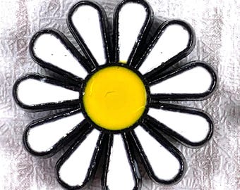 5 alloy daisy beads, enamel finish metal beads for necklace or earrings, black, yellow, white daisy, large 19.5mm flower beads, 1.5mm hole