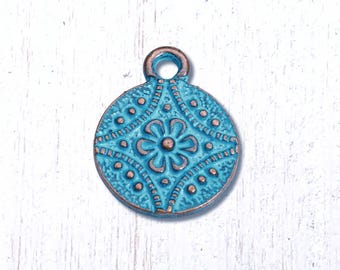 20 blue patina and copper round charms with flower design, 16.5x13 mm alloy mini charms (G0228)