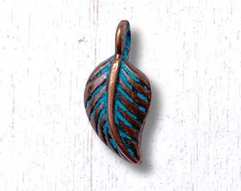 100 antique copper leaf charms, 14.5x6.5 mm small leaf alloy charms with blue patina for nature inspired crafts (G0218)