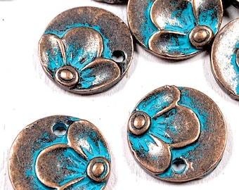 20 antique copper round charms with flower, 14.5mm floral pattern alloy disc charms with blue patina for jewelry making, rustic boho charms