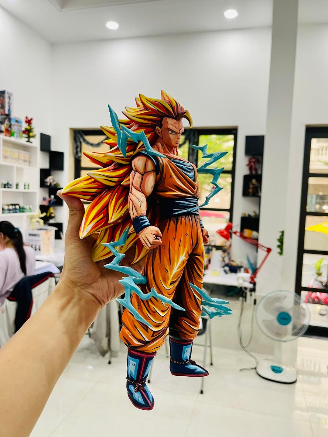 Goku Dragon Ball 18 Cm Sayajin 3 Ssj3 Com Led Na Base