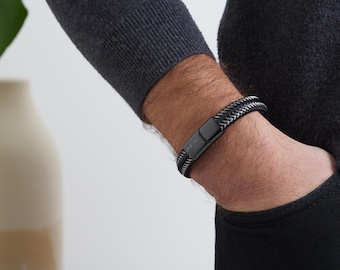 Personalized black leather men&#39;s bracelet, black clasp to engrave, Father&#39;s Day gift, husband, brother, godfather, men&#39;s jewelry, men&#39;s bracelet