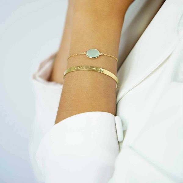 Bracelet personnalisé jonc simple en plaqué or, bijou gravé pour soeur maman meilleure amie, cadeau de fête des mères
