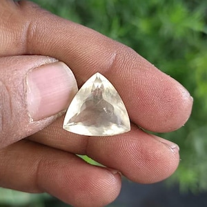 Natuurlijke orthoklaas gefacetteerde edelsteen Gewicht 10 caraat 1 stuk Vorm Triljoen Grootte 16 x 16 x 8 mm