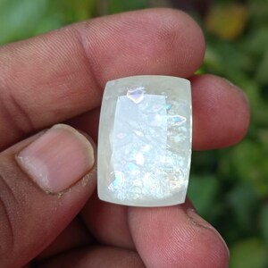 Rainbow Sunshine orthoclase edelsteen: uniek kussengeslepen, 47 karaat