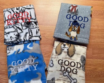 Embroidered Fleece Pet Mat: Small Dog/Cat Blanket (18x18 inches)