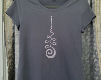 Camiseta de manga corta gris pintada a mano con diseño Zen Female Enlightenment