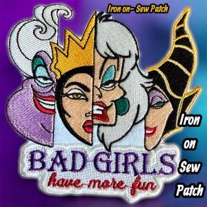 Könnte beinhalten: Gestickter Aufnäher mit drei Gesichtern von Zeichentrick-Bösewichten und dem Text "BAD GIRLS have more fun". Der Aufnäher hat einen weißen Rand und ist zum Aufbügeln oder Aufnähen auf Stoff vorgesehen. Der Aufnäher befindet sich auf einem lila Hintergrund.
