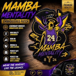Puede incluir: Un parche bordado que muestra a un jugador de baloncesto con camiseta morada y amarilla con el número 24, una serpiente negra, un halo y el texto Mamba Mentality, 8 y 24. El parche está disponible en tamaños de 12,7 cm y 15,2 cm para planchar.