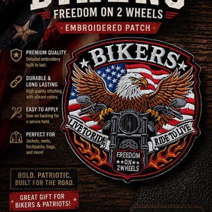 Op de afbeelding: Geborduurde patch met een patriottisch biker-thema. De patch toont een Amerikaanse zeearend met uitgestrekte vleugels, een motorfiets en de Amerikaanse vlag. Tekst bevat "BIKERS", "FREEDOM ON 2 WHEELS" en "RIDE TO LIVE".