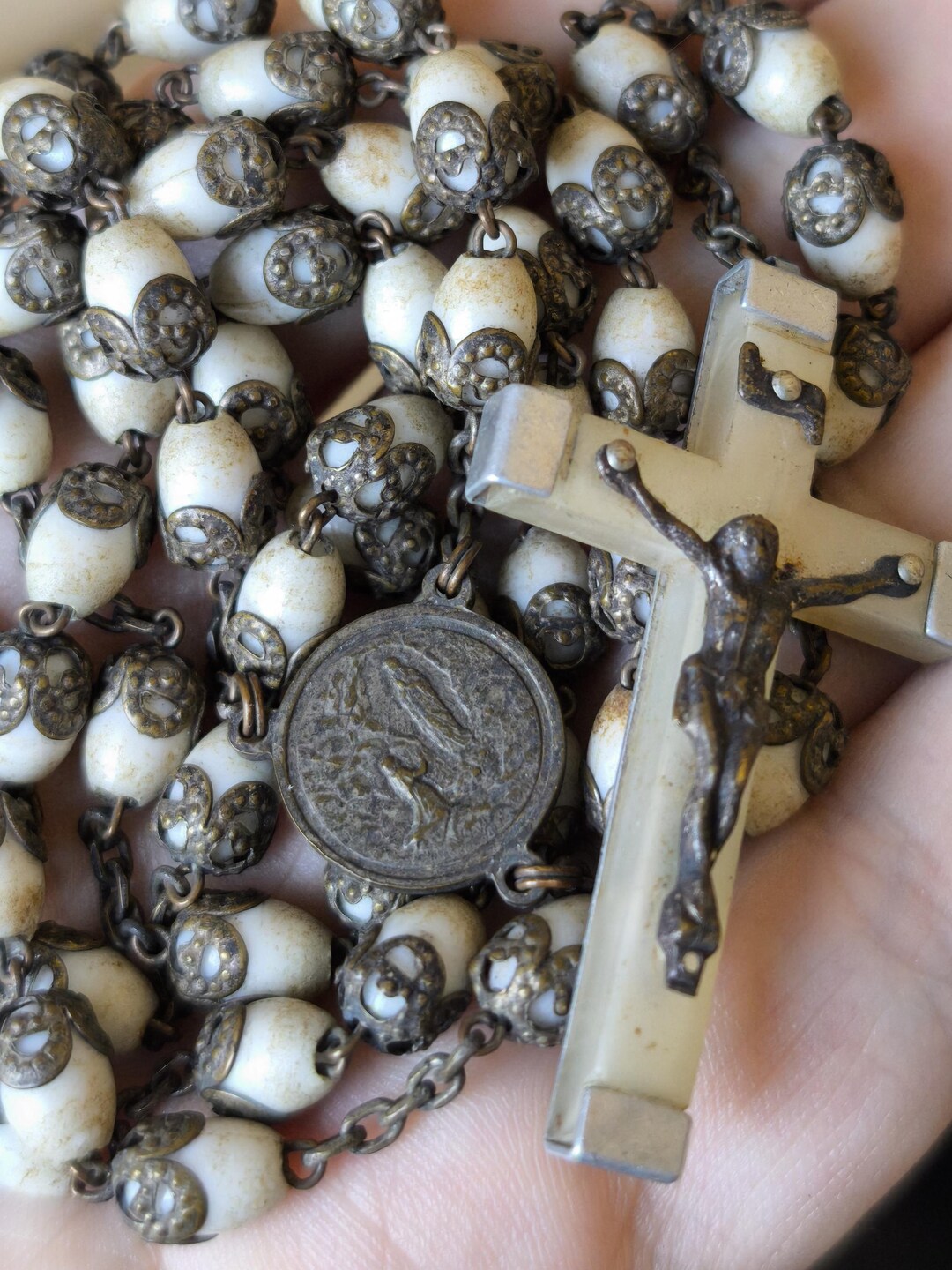 Pendentif Crucifix Catholique Vintage En Métal - Bijou Religieux Occasion, Fabriqué En France