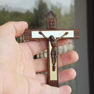 Spezielles Kruzifix-hängendes hölzernes Vintages Kreuz Metall Christus Christian