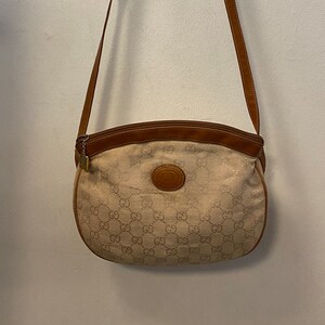 Oval gucci bag hot sale