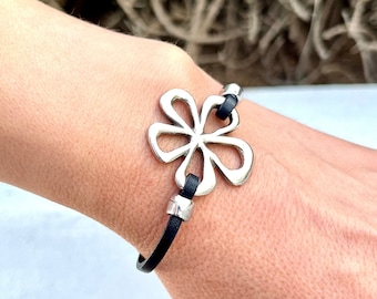 Silver and leather woman bracelet, o-ring bracelet , FLOR MODEL, different colors, Italian leather, for women, mothers, handmade jewelry