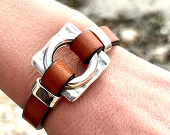 Silver and leather woman bracelet, o-ring bracelet, COCOT MODEL, different colors, Italian leather, for women, mothers, handmade jewelry