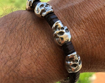 Men&#39;s bracelet, leather and silver bracelet with skulls, SKULL 4 MODEL, friend gift, original design by OBBVIUS, handmade jewelry