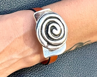 Women's silver and leather bracelet, cuff bracelet, ORLA MODEL, different leather colors, for women, handmade jewelry