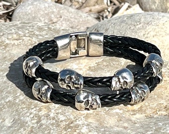 Men's bracelet, leather and silver bracelet with skulls, SKULL d MODEL, friend gift, original design by OBBVIUS, handmade jewelry