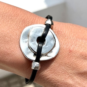 Silver and leather woman bracelet, o-ring bracelet, LINCE lp MODEL, different colors, Italian leather, for women, mothers, handmade jewelry