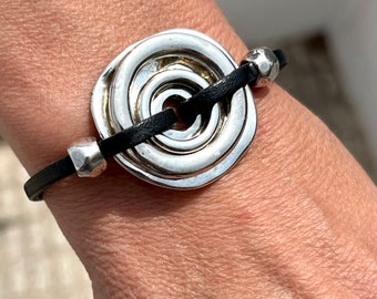 Silver and leather woman bracelet, o-ring bracelet, LINCE lp MODEL, different colors, Italian leather, for women, mothers, handmade jewelry