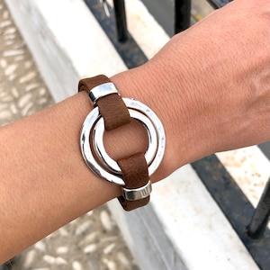 Silver and leather woman bracelet, o-ring bracelet, LINCE lp MODEL, different colors, Italian leather, for women, mothers, handmade jewelry image 4