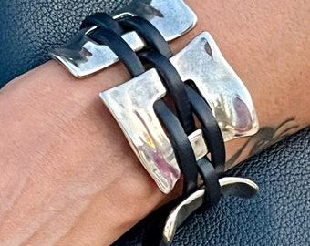 Women's silver and leather bracelet, cuff bracelet, ORLA MODEL, different leather colors, for women, handmade jewelry