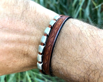 Dubbele herenarmband met gegraveerde strook en zilveren nuggets, unisex armband MISURI MODEL, voor vaders, Italiaans leer, handgemaakte sieraden